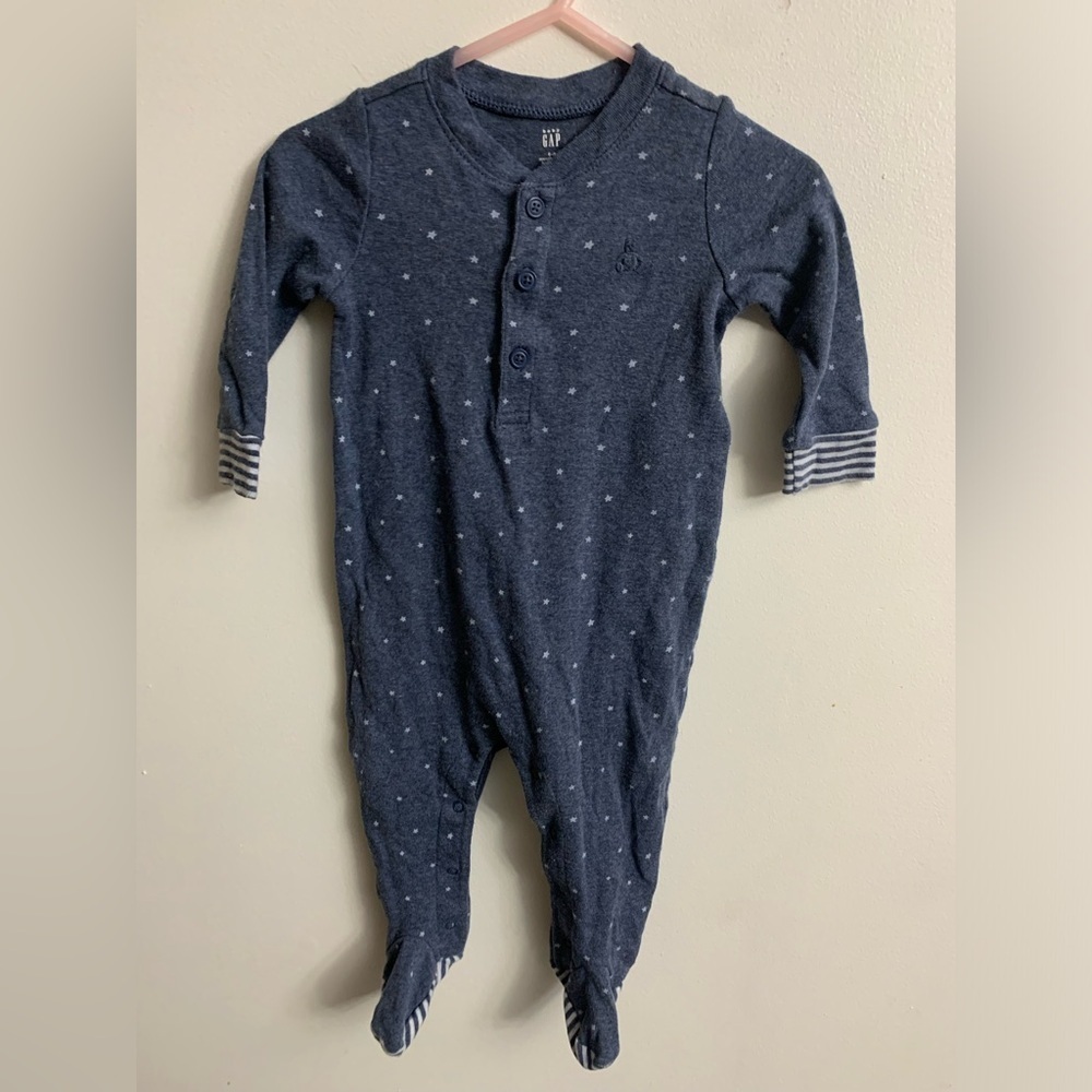 Gap unisex pajamas 6-9 months